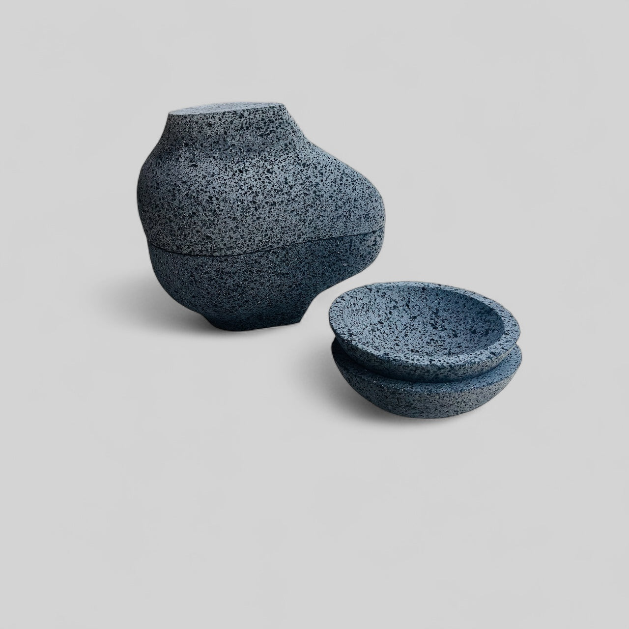 Molcajete Doble con Forma de Aguacate- Hecho en piedra volcánica