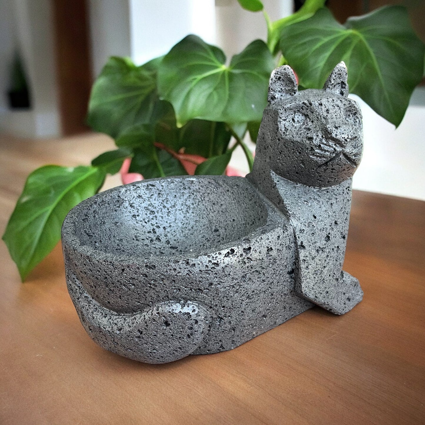 Molcajete de Gato - Hecho de piedra volcánica