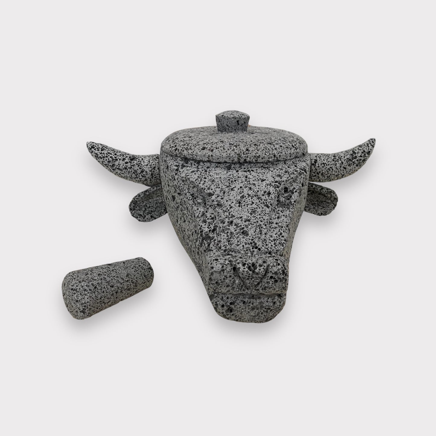 Molcajete con diseño de Cabeza de Toro