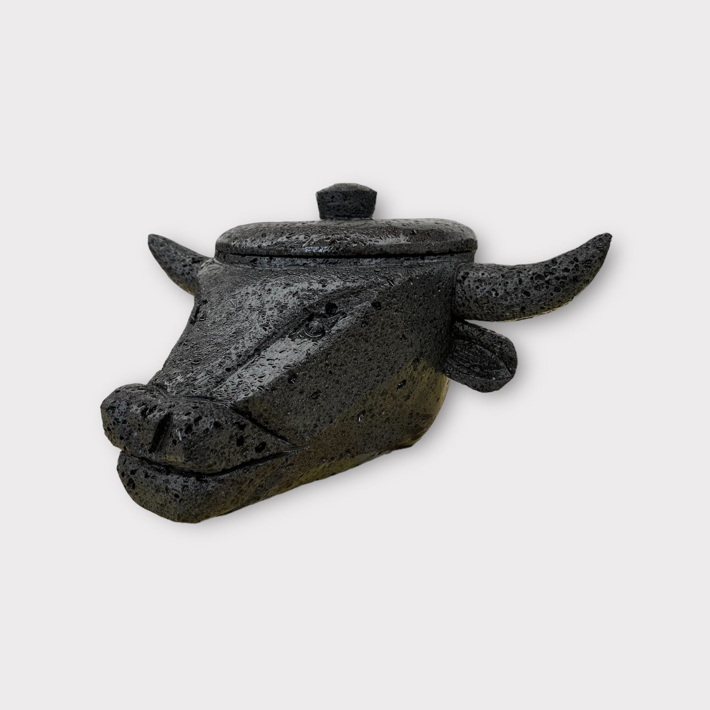 Molcajete con diseño de Cabeza de Toro