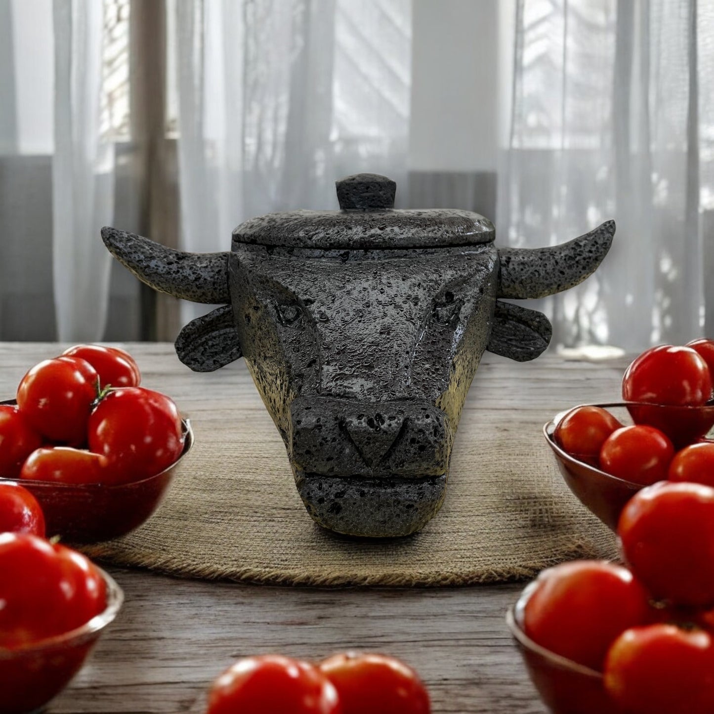 Molcajete con diseño de Cabeza de Toro