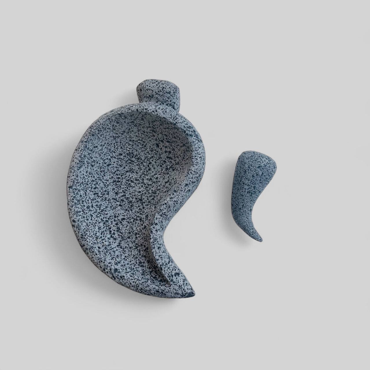 Molcajete de Piedra Volcánica con Forma de Chile – 500 ml.