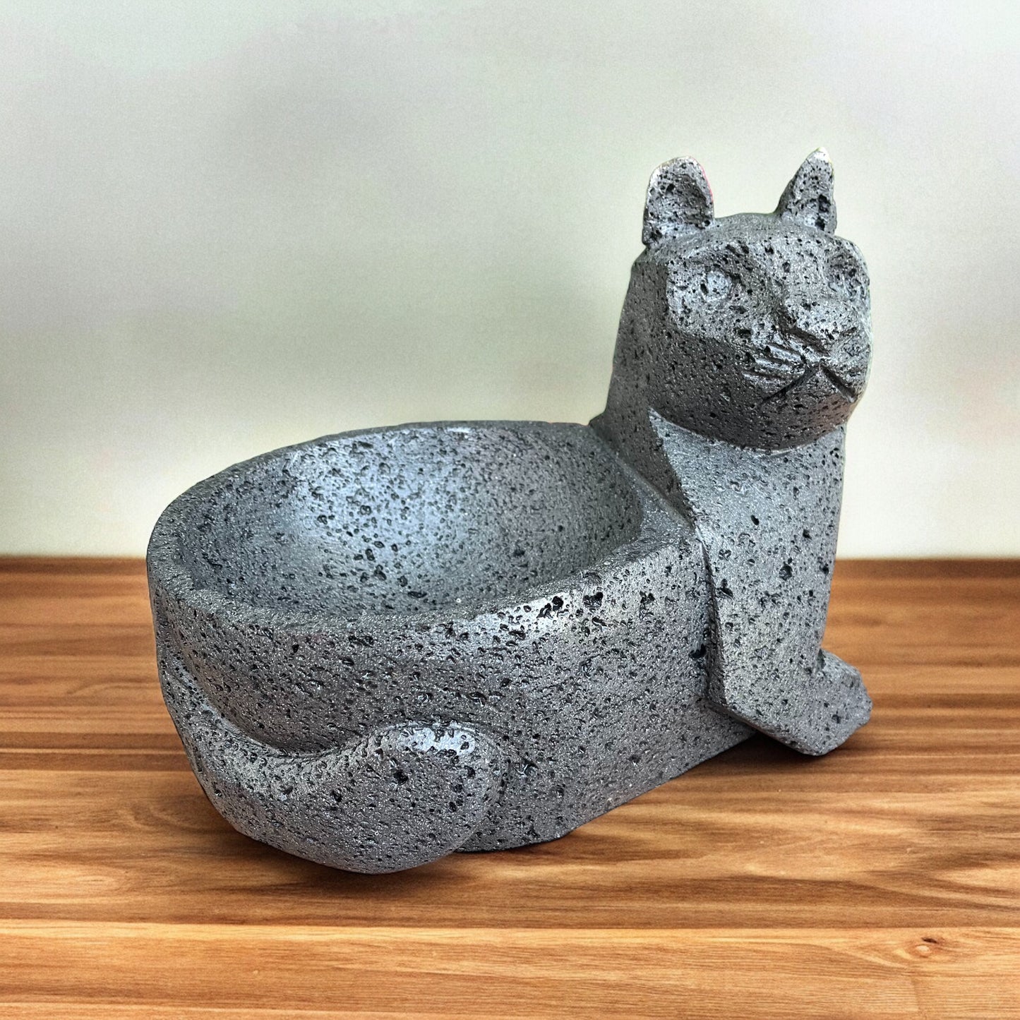 Molcajete de Gato - Hecho de piedra volcánica
