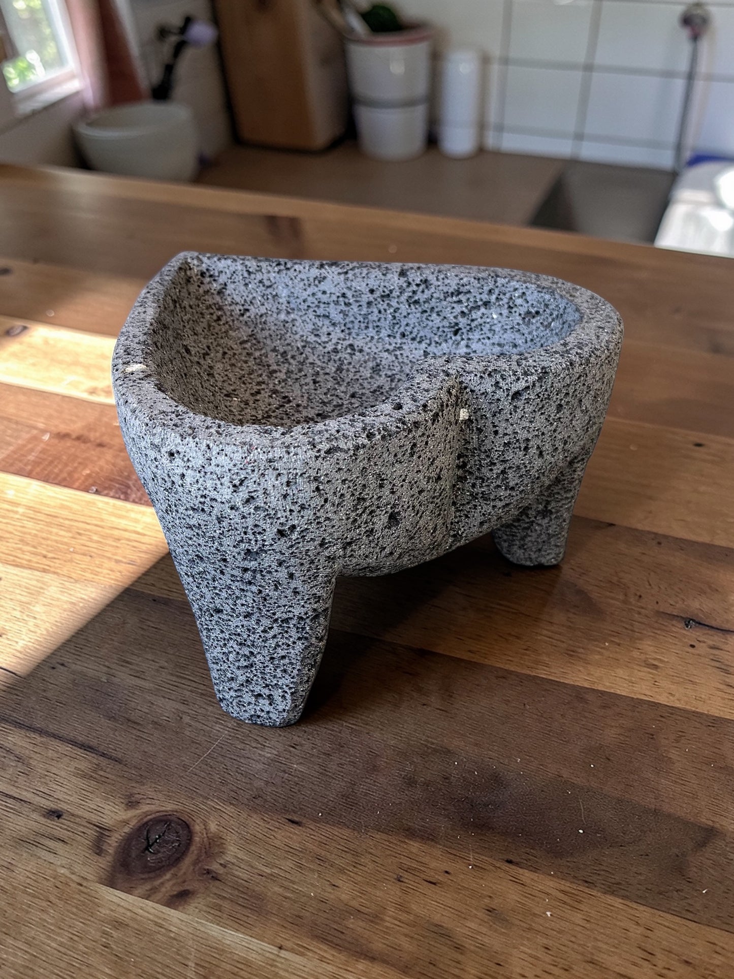 Molcajete de Piedra Volcánica en Forma de Corazón