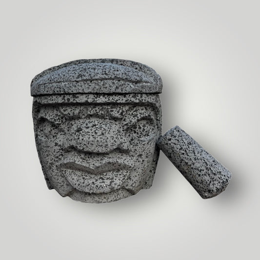 Molcajete con diseño de Cabeza Olmeca