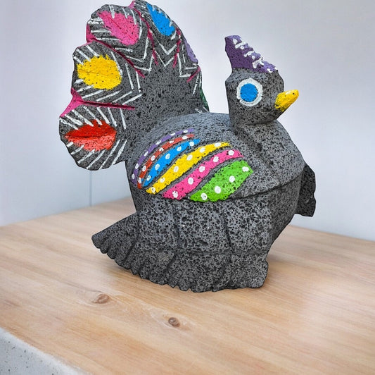 Molcajete con diseño de Pavo Real