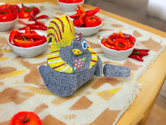 Molcajete con diseño de Gallina
