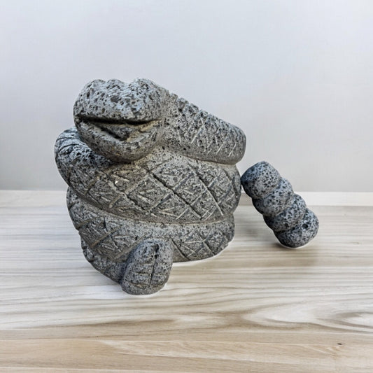 Molcajete con forma de víbora 